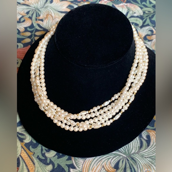 Vintage Trifari Pearl Necklace - Picture 5 of 15